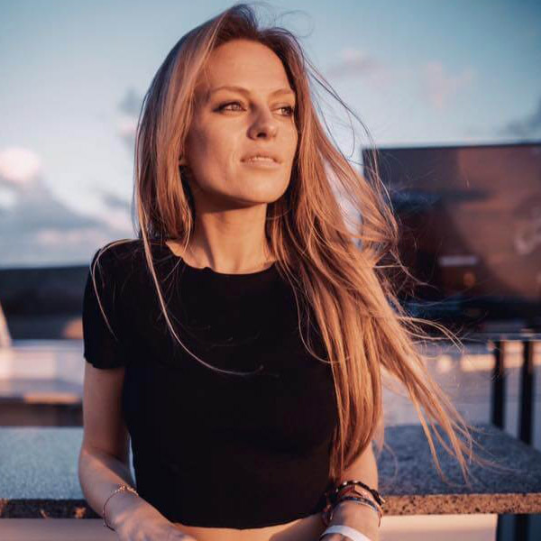 Nora En Pure